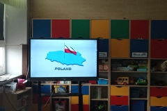 Ekran interaktywny z wyświetloną mapa Polski.