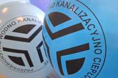Kolorowe balony z logo PWKC.